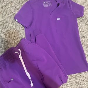FIGS Women's Purple Scrub Set